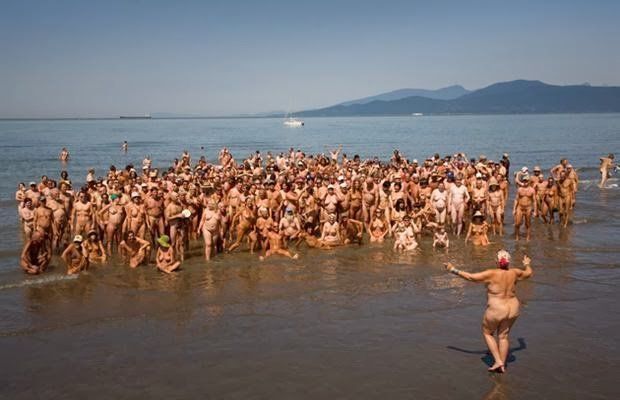 Ribbie reccomend Naked girls on beach of barcelona