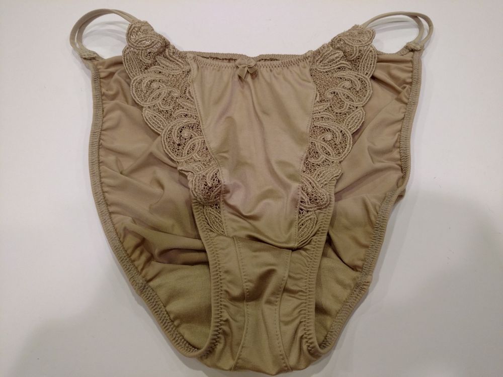 Outlook string bikini panties