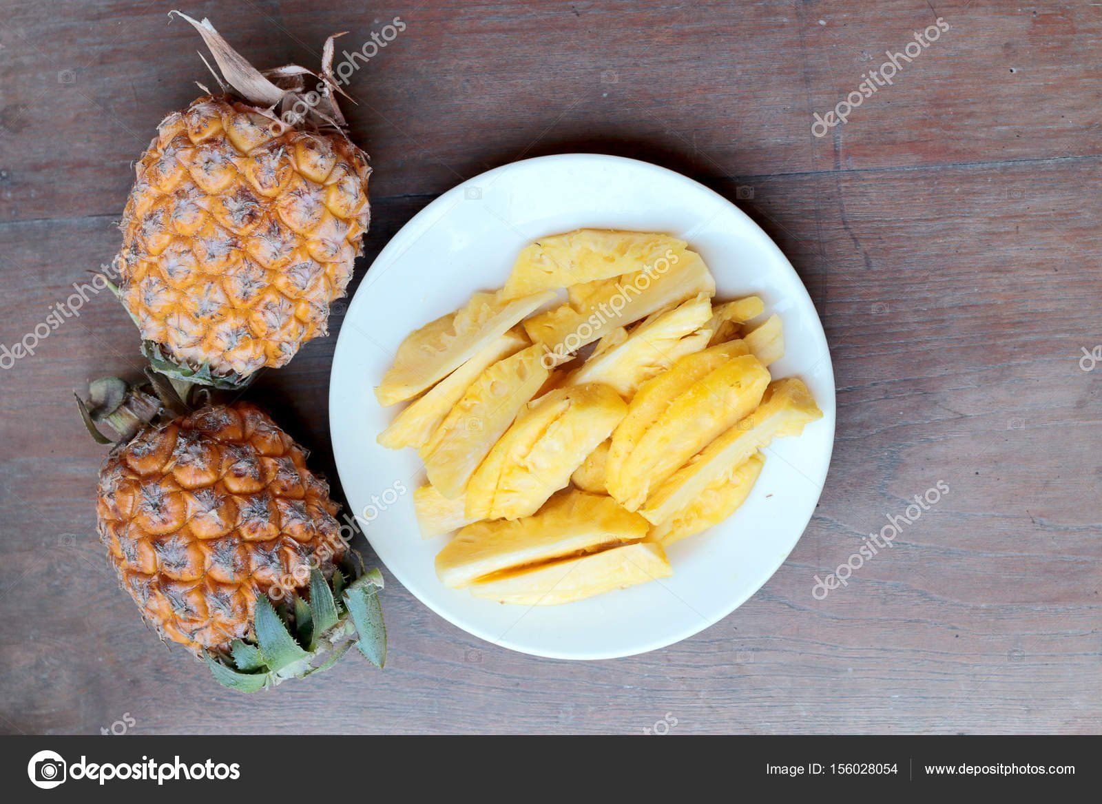 Art A. reccomend Asian pineapple cutting
